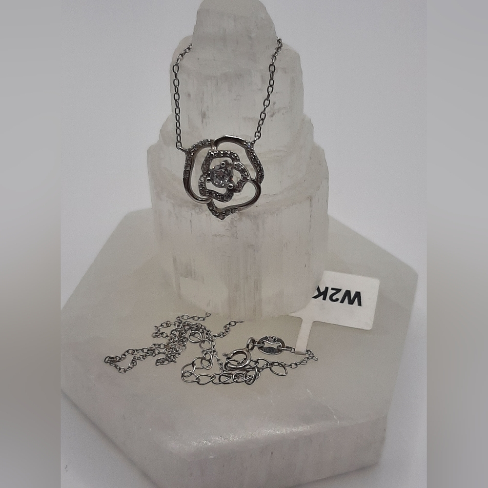 N7 Sterling Silver Flower Necklace- Charmed Aroma